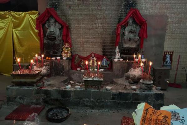 穷算命,富烧香 穷算命,富烧香