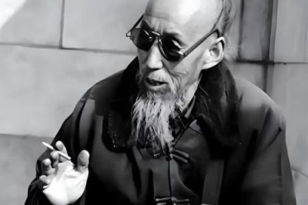 大师摸骨算命搞笑视频