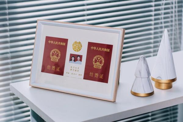 结婚吉日相框文案简短 结婚相框怎么摆好看？