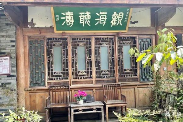 美女看客栈风水