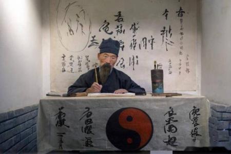 算命先生能知道你以前的事