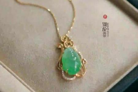 什么星座适合戴金蟾吊坠图片