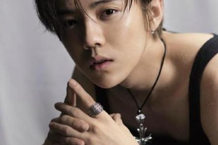 声音好听长相也迷人的星座男