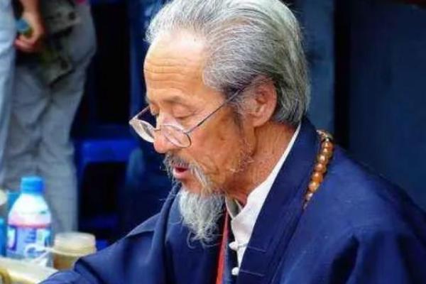 龙虎山算命找谁,龙虎山有道士算命吗