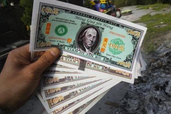 风水祭拜父母要哪些供品纸钱蜡烛祈求平安 风水祭拜父母要哪些供品纸钱蜡烛祈求平安