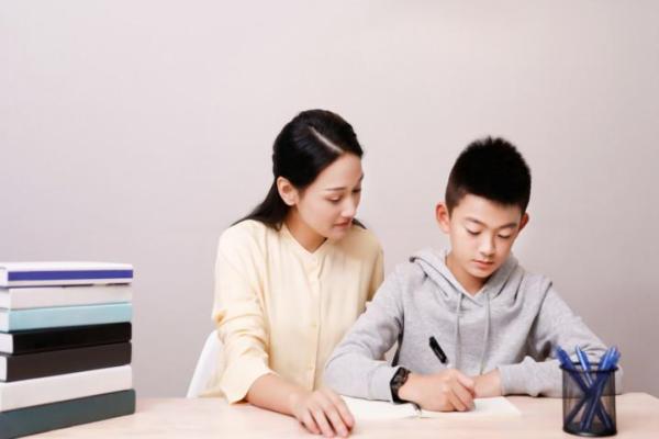 准婆婆说，你和我儿子八字不合，还是趁早分手吧！