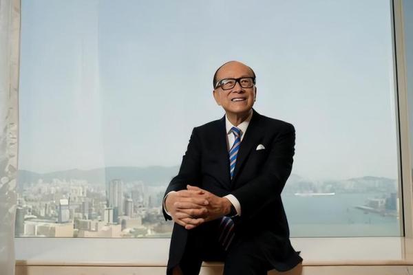 李嘉诚紫薇斗数命盘