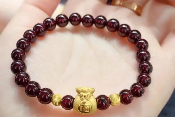 风水石榴寓意石榴石象征意义 风水石榴寓意石榴石象征意义