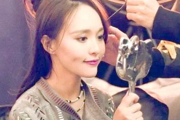 风水上发际线高有福气发际线图片