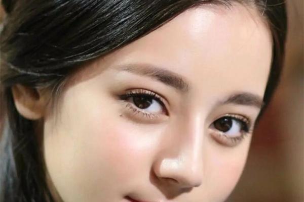 风水面相嘴唇薄的女人是不是很小气