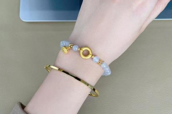 八字水多的女性适合佩戴哪些首饰呢