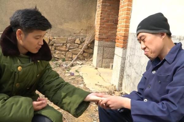 卖柴小伙算命视频 卖柴小伙算命视频