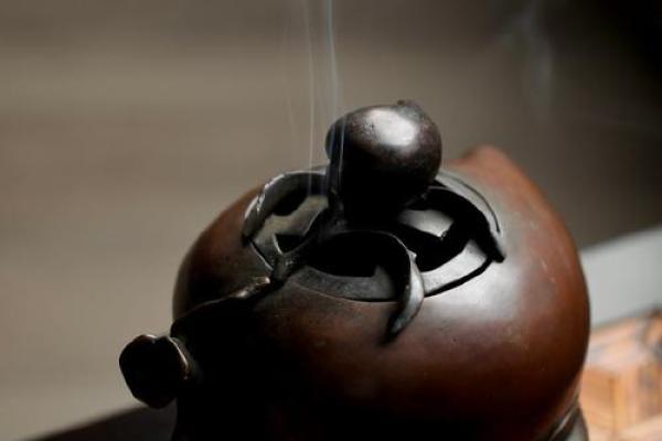 八字压香炉底:如何挑选合适的香味达到最佳祛病效果? 八字压香炉底:如何挑选合适的香味达到最佳祛病效果?