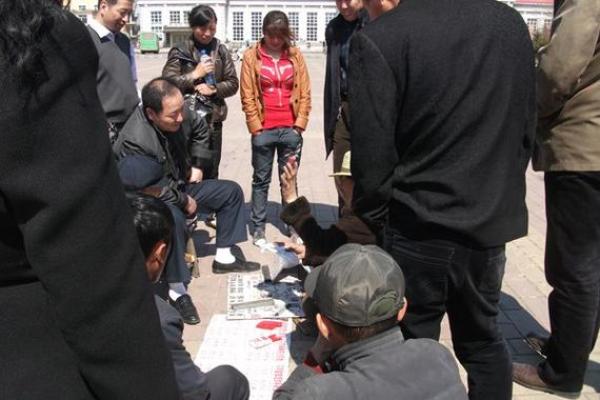 农村好多算命的啊