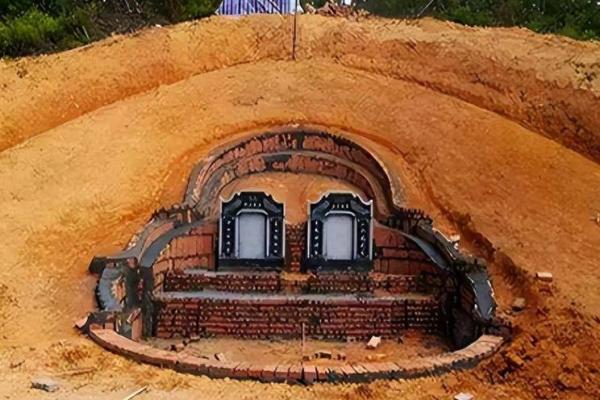 土葬与骨灰葬墓地风水埋葬讲究 土葬与骨灰葬墓地风水埋葬讲究