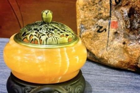 八字压香炉底，让香气环绕四方！